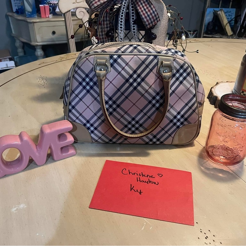 B ü rbê rrý blue label pink handbag!